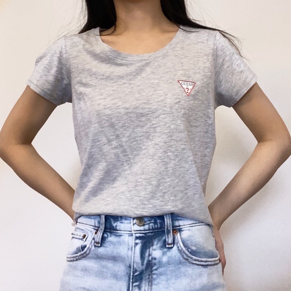 Grey guess t shirt